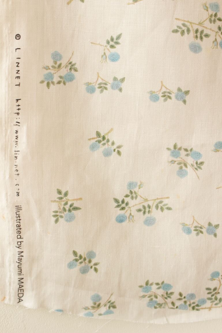 LINNET リネンプリント　青い薔薇<br />ホワイト